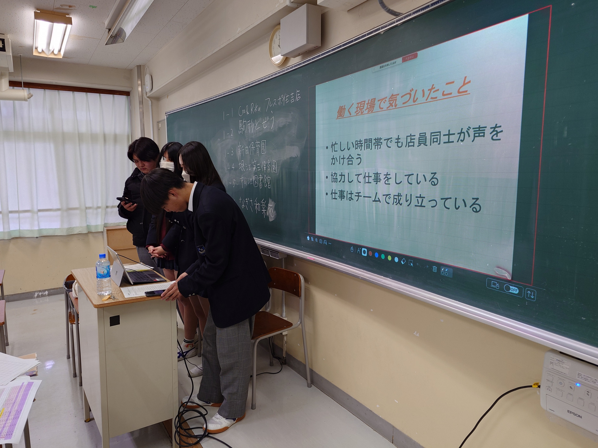 インターンシップ優秀６グループ視聴覚室からチームズで配信② (1)